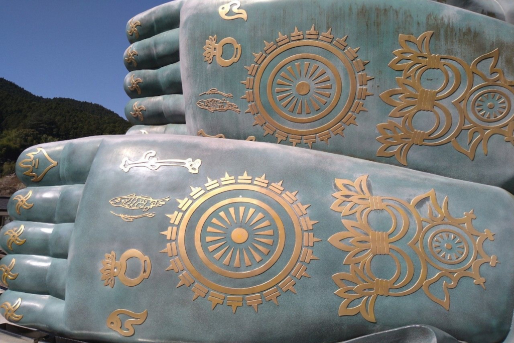 Piedi-dipinti-del-Buddha