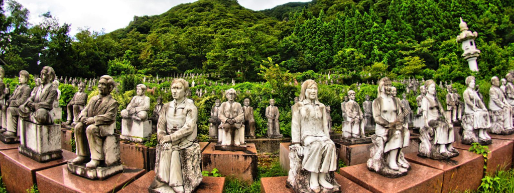 El sombrío parque japonés: Fureai sekibutsu no sato