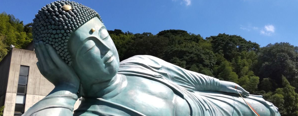 仏陀は涅槃に達する